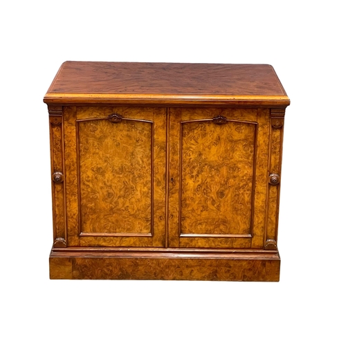 810 - A Victorian Burr Walnut double door side cabinet with Rosette mouldings and interior shelf. 91.5x55x... 