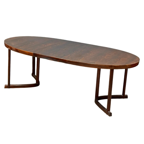 819 - An excellent quality Danish rosewood 2 leaf extending dining table. 1960’s. Closed 163x109x72.5cm. 2... 