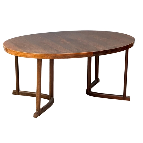 819 - An excellent quality Danish rosewood 2 leaf extending dining table. 1960’s. Closed 163x109x72.5cm. 2... 