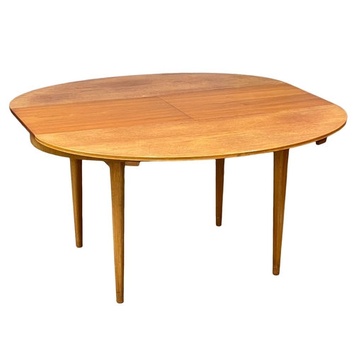 845 - A Greaves & Thomas 1960’s Mid Century teak extending dining table. Open 142.5x137x74cm. Closed 142.5... 