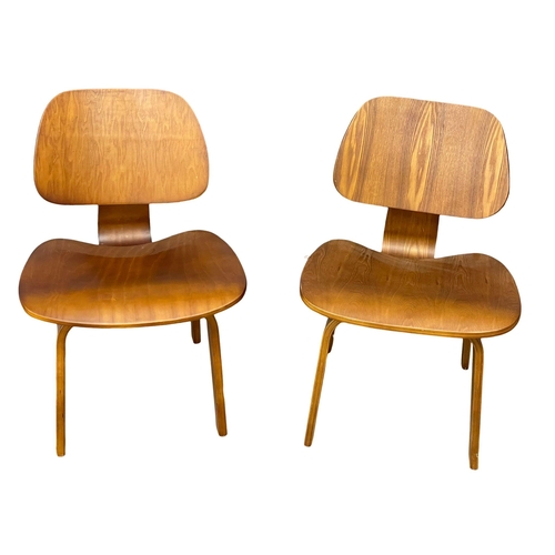 847 - 4 Charles Eames style “DCW” chairs. (2)