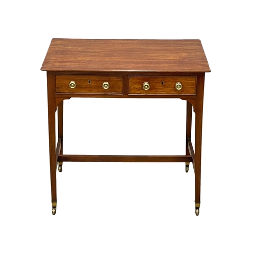 860 - A George III mahogany side table with 2 drawers. Circa 1800. 76x50x74cm (1)