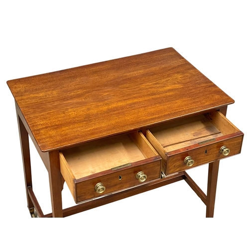 860 - A George III mahogany side table with 2 drawers. Circa 1800. 76x50x74cm (1)