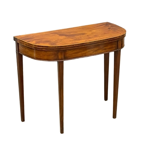 864 - A George III inlaid mahogany turnover tea table. Circa 1800-1810. 91.5x45.5x73cm (1)