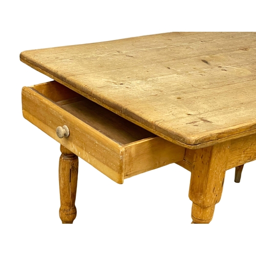 866 - A Victorian pine farmhouse kitchen table with drawer. 134.5x81.5x73.5cm (1)