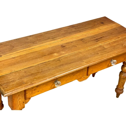 869 - A Victorian pine farmhouse kitchen table with 2 drawers and glass handles. 153x67x76cm (2)