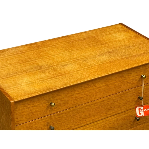 872 - A 1950’s G-Plan Librenza oak chest of drawers. E.Gomme. 96x47x79cm (10)