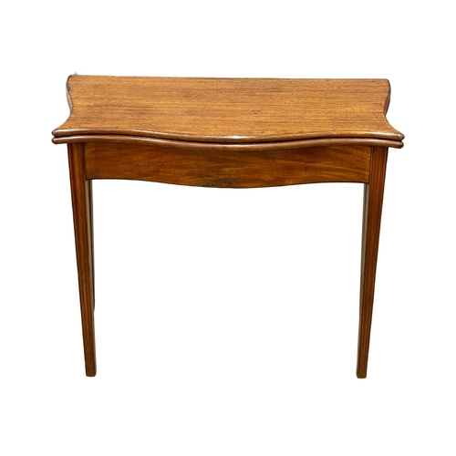 881 - A George III mahogany Serpentine front turnover tea table, circa 1790-1800. 87x46x75.5cm (1)