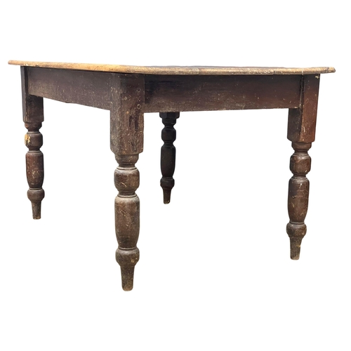 885 - A Victorian pine farmhouse kitchen table with drawer. 123.5x93x75.5cm (11)