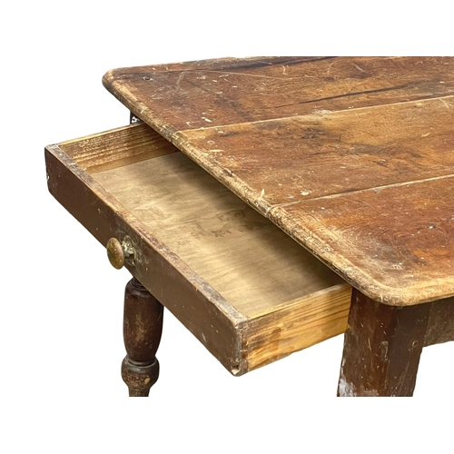 885 - A Victorian pine farmhouse kitchen table with drawer. 123.5x93x75.5cm (11)