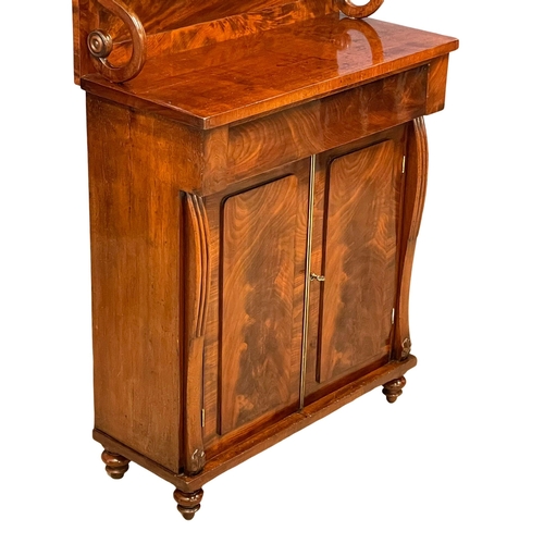 894 - A fine proportioned William IV mahogany chiffonier with drawer. Circa 1830. 75.5x34.5x115cm (2)