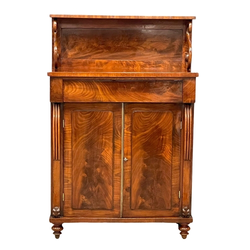 894 - A fine proportioned William IV mahogany chiffonier with drawer. Circa 1830. 75.5x34.5x115cm (2)