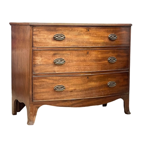 905 - A George III mahogany bow front chest of drawers on splayed feet, in the Sheraton style. Circa 1790-... 