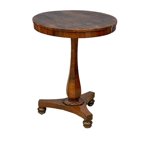 906 - A William IV rosewood pedestal lamp table. 58x72cm (1)