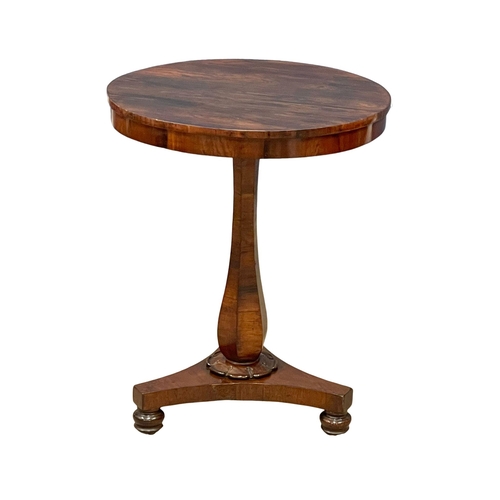 906 - A William IV rosewood pedestal lamp table. 58x72cm (1)