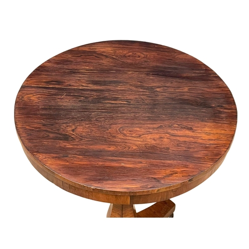 906 - A William IV rosewood pedestal lamp table. 58x72cm (1)