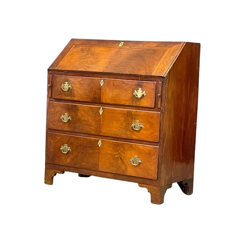 910 - A late George III mahogany writing bureau with 3 drawers and brass drop handles on bracket feet. Cir... 