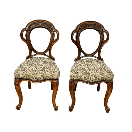 929 - A set of 4 good quality Victorian Burr Walnut Balloon Back chairs on Cabriole legs. (1)