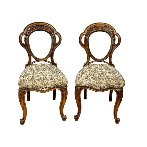 929 - A set of 4 good quality Victorian Burr Walnut Balloon Back chairs on Cabriole legs. (1)