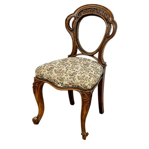 929 - A set of 4 good quality Victorian Burr Walnut Balloon Back chairs on Cabriole legs. (1)