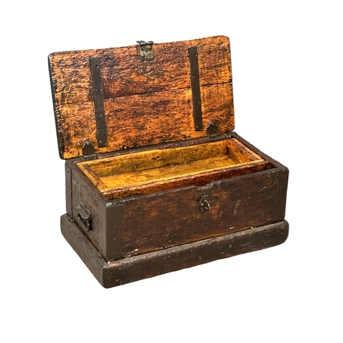 93 - A large Victorian tool trunk. 79x41x39cm