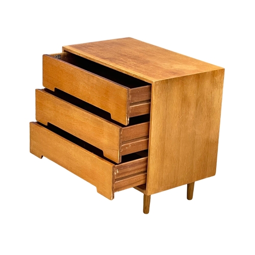 956 - A Mid Century oak ‘C Range’ Mid Century chest of drawers designed by John & Sylvia Reid for Stag. 19... 