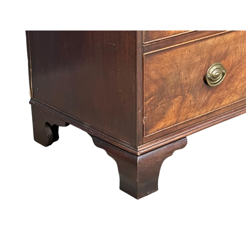 959 - A large George III mahogany chest on chest. Circa 1800. 114x52x180.5cm (7)