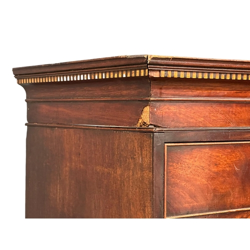 959 - A large George III mahogany chest on chest. Circa 1800. 114x52x180.5cm (7)