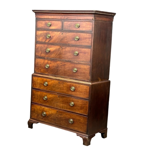 959 - A large George III mahogany chest on chest. Circa 1800. 114x52x180.5cm (7)