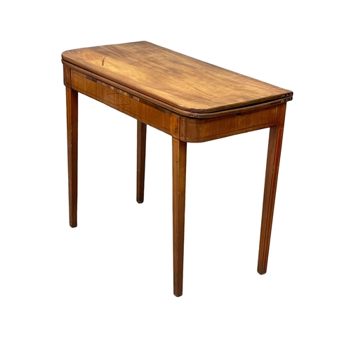 960 - A George IV inlaid mahogany turnover tea table. Circa 1820. 91x45x74cm (2)