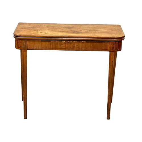 960 - A George IV inlaid mahogany turnover tea table. Circa 1820. 91x45x74cm (2)