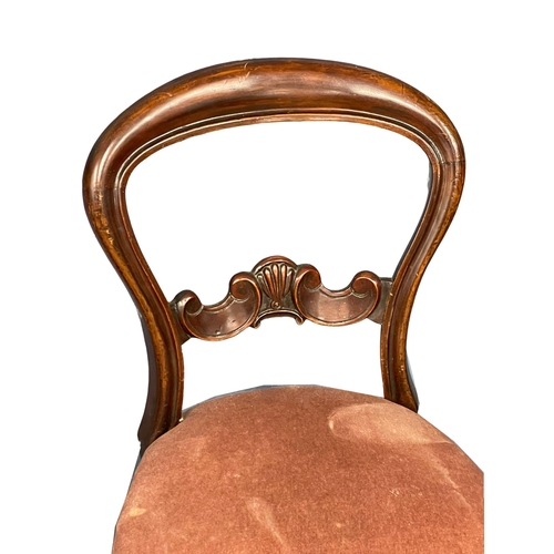 968 - A set of 4 Victorian mahogany Balloon Back chairs.
(3)