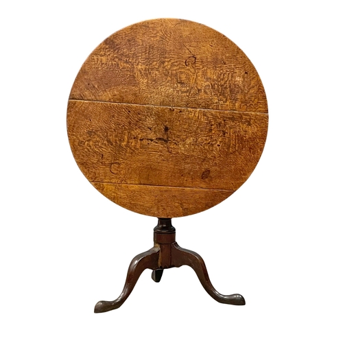 974 - A George III oak tilt top pedestal table. Circa 1780-1790. 78.5x67cm (2)