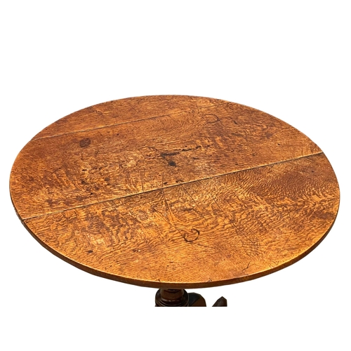 974 - A George III oak tilt top pedestal table. Circa 1780-1790. 78.5x67cm (2)