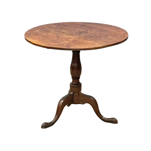 974 - A George III oak tilt top pedestal table. Circa 1780-1790. 78.5x67cm (2)