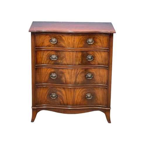 979 - A George III style mahogany serpentine front chest of drawers on splayed feet. 80.5x46.5x92cm
(3)