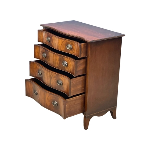 979 - A George III style mahogany serpentine front chest of drawers on splayed feet. 80.5x46.5x92cm
(3)