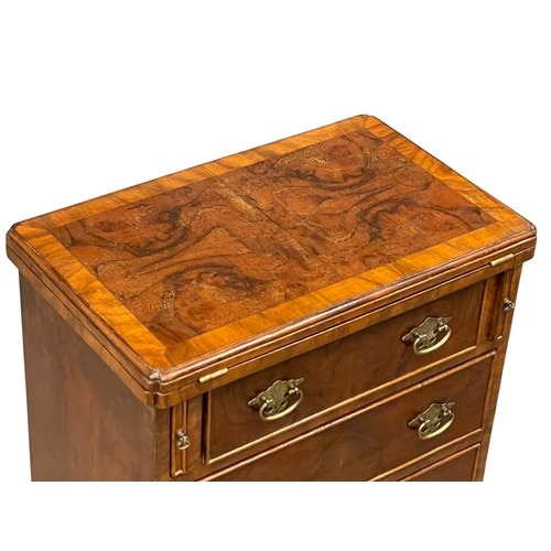 985 - A good quality Georgian style mahogany Bachelors chest of drawers on bracket feet.  52x32.5x80cm (3)