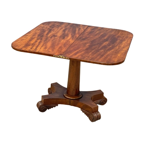 988 - A William IV mahogany turnover tea table. Circa 1830. 97x48x77.5cm (3)