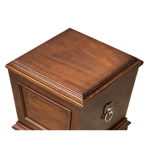 990A - A late 19th century Regency style mahogany wine cooler. Circa 1890. 41.5x41.5x45.5cm