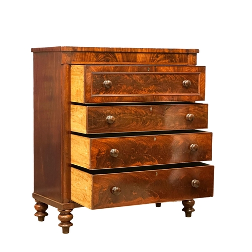 993 - A large good quality Victorian mahogany chest of drawers on turned bun feet. 122x55.5x137cm (5)