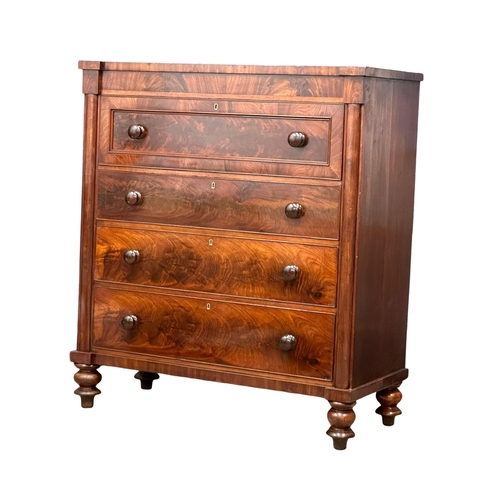 993 - A large good quality Victorian mahogany chest of drawers on turned bun feet. 122x55.5x137cm (5)