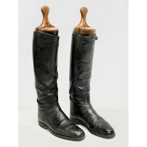 5 - A pair of Victorian leather riding boots. 29x58cm