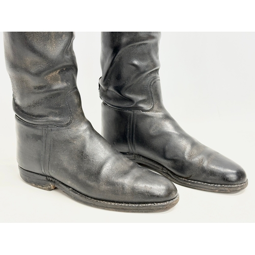 5 - A pair of Victorian leather riding boots. 29x58cm