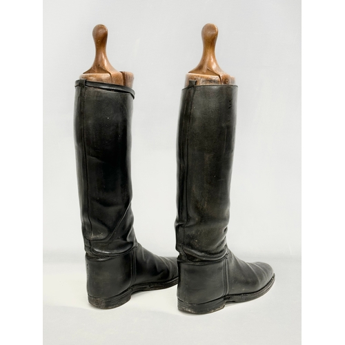 5 - A pair of Victorian leather riding boots. 29x58cm