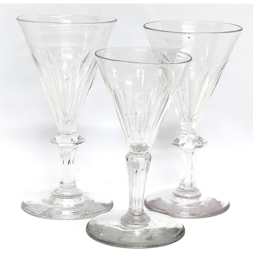 48 - A collection of early 20th century drinking glasses. A George III style gin glass, circa 1920. 3 lat... 