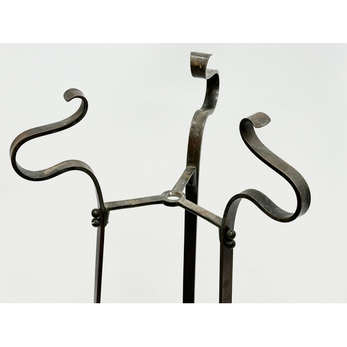 56 - A late 19th century Art Nouveau brass stand. 1880-1890. 53x48x82cm