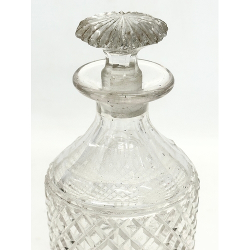 33 - A late George III decanter with mushroom stopper. Circa 1810-1830. 21cm