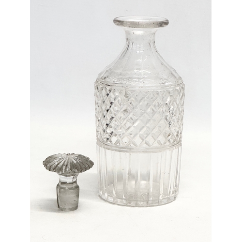 33 - A late George III decanter with mushroom stopper. Circa 1810-1830. 21cm