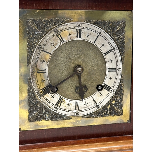 197 - A good quality early 20th century mahogany cased bracket clock with brass face. 24x15.5x30cm